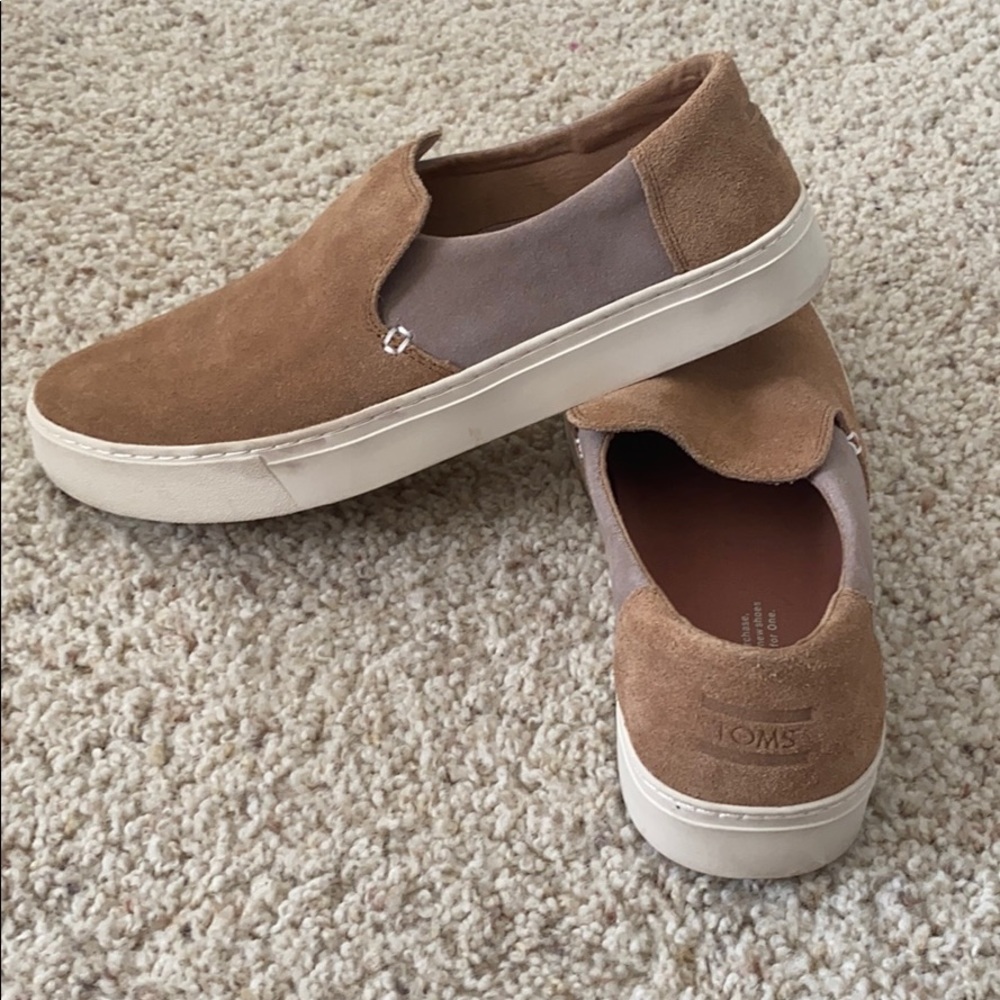 Shoes - Picture 3 of 4